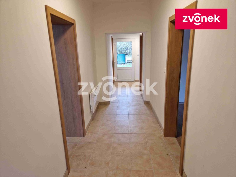 Pronájem bytu 3+1 v rodinném domě v obci Jalubí.