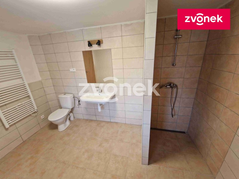 Pronájem bytu 3+1 v rodinném domě v obci Jalubí.