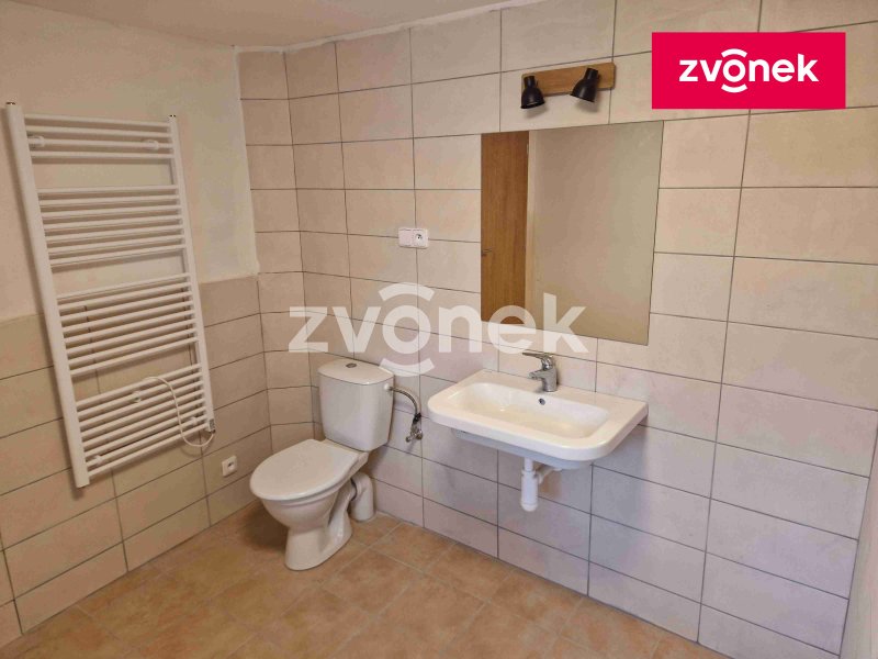 Pronájem bytu 3+1 v rodinném domě v obci Jalubí.