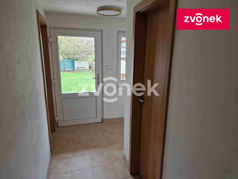 Pronájem bytu 3+1 v rodinném domě v obci Jalubí.