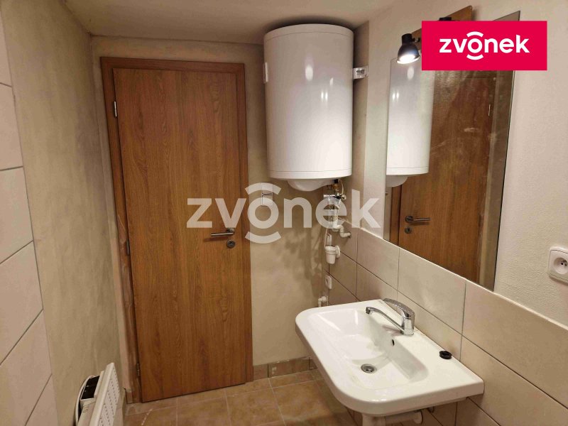 Pronájem bytu 1+1 v rodinném domě v obci Jalubí.