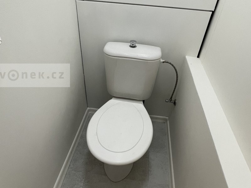 Prostorný 1+1 v 1. etapě JS, rekonstruovaný byt v pěkné a klidné lokalitě