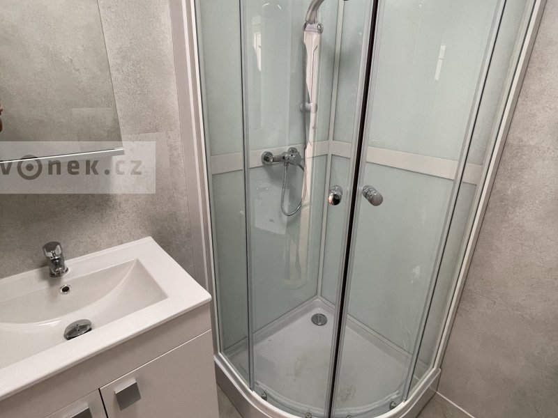 Prostorný 1+1 v 1. etapě JS, rekonstruovaný byt v pěkné a klidné lokalitě