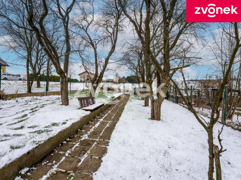 Prodej řadového rodinného domu s garáží a zahradou ve Slavičíně