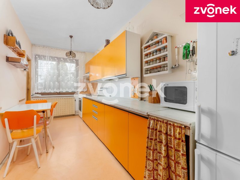 Prodej řadového rodinného domu s garáží a zahradou ve Slavičíně