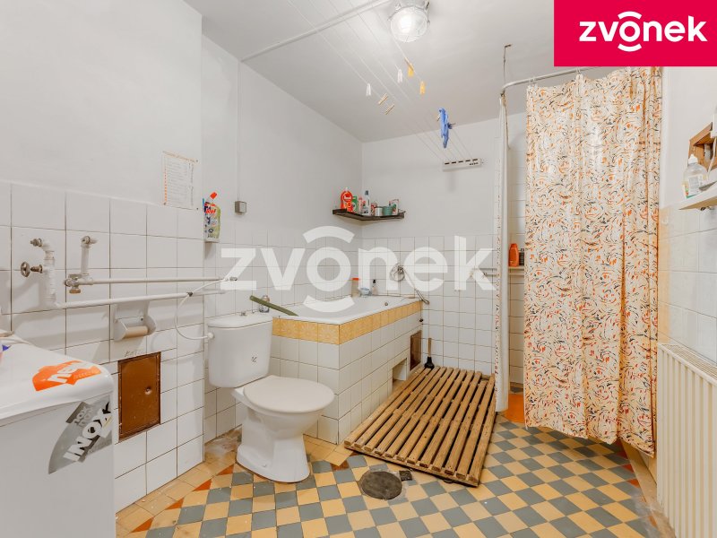 Prodej řadového rodinného domu s garáží a zahradou ve Slavičíně