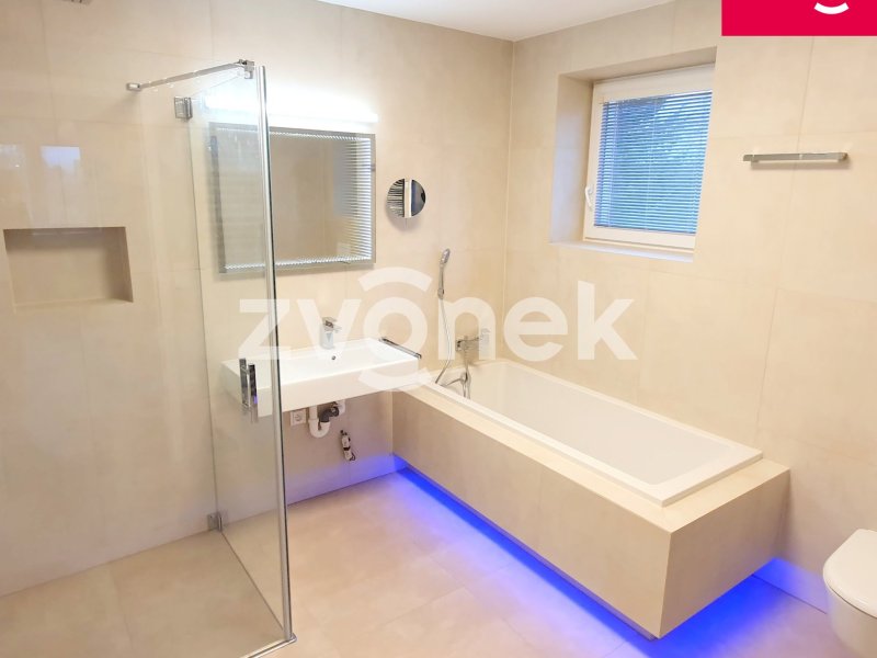 Rodinný dům Zlín - Kostelec, zahrada, 2 parkovací stání