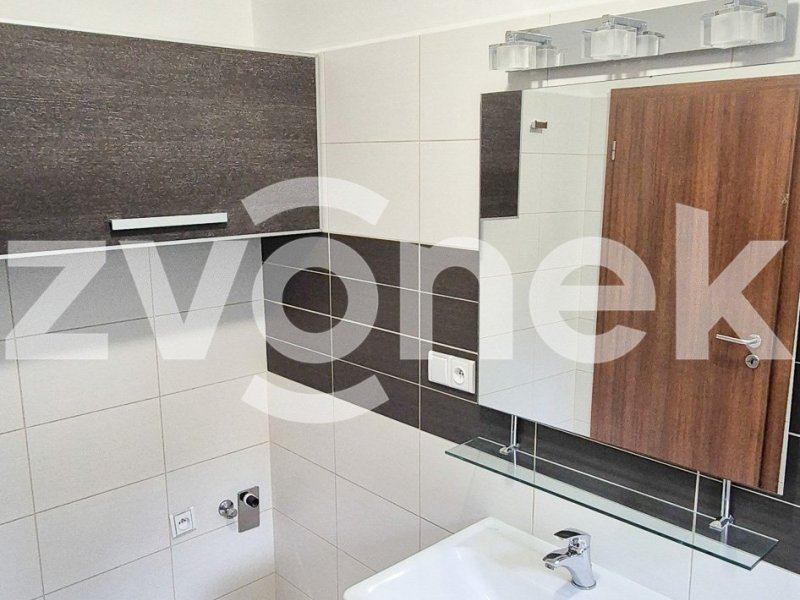 Rodinný dům Zlín - Kostelec, zahrada, 2 parkovací stání