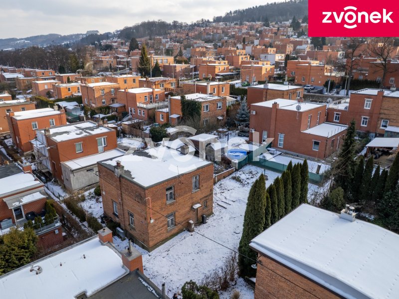 Baťovský půldomek s velkou zahradou a studnou na prestižní adrese Tř. Tomáše Bati
