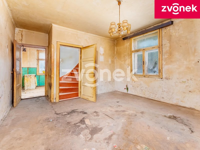 Baťovský půldomek s velkou zahradou a studnou na prestižní adrese Tř. Tomáše Bati