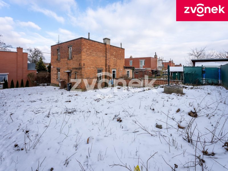 Baťovský půldomek s velkou zahradou a studnou na prestižní adrese Tř. Tomáše Bati