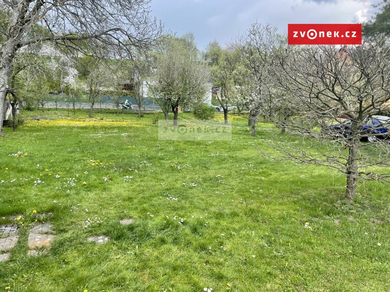 Stavební pozemek Zlín - Lužkovice, s chatou.