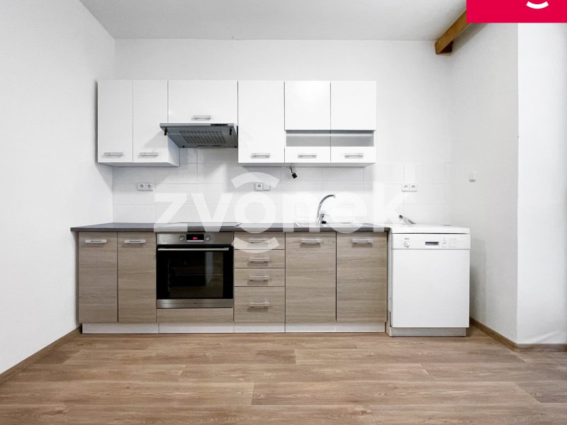 Prostorný byt 3+1 po rekonstrukci s balkonem, parkováním v 1. NP Rodinného domu - Kunovice