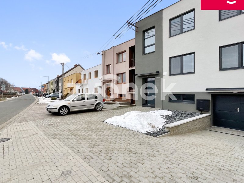 Prostorný byt 3+1 po rekonstrukci s balkonem, parkováním v 1. NP Rodinného domu - Kunovice