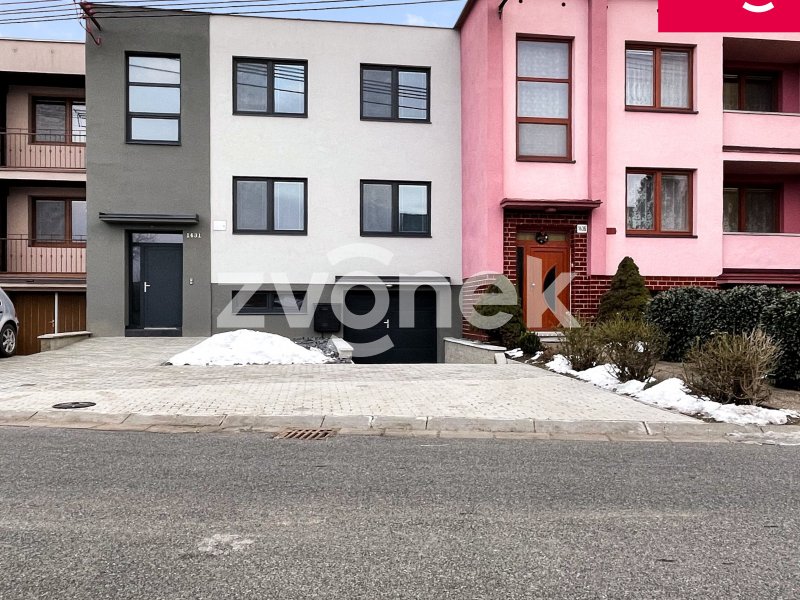 Byt 3+1 po rekonstrukci s balkonem, parkováním v 2. NP Rodinného domu - Kunovice