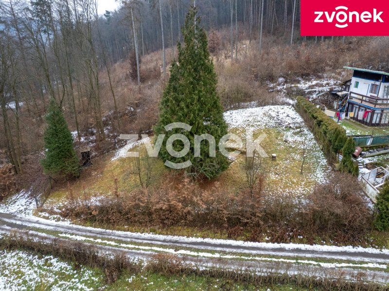 Prodej slunného pozemku s chatkou v Malenovicích, 616 m²