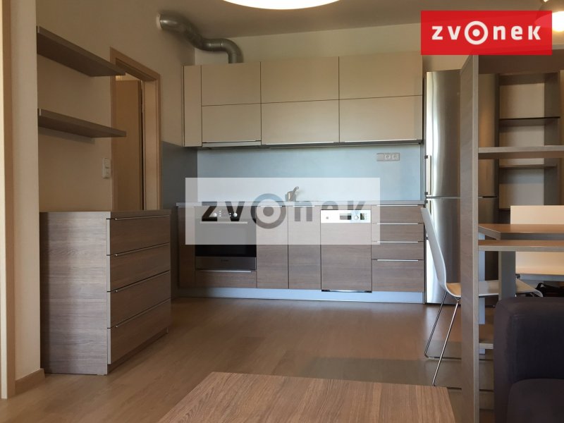 Byt 2+kk Zlín, Pod Křiby, terasa, stání venkovní pro auto, vybavený.