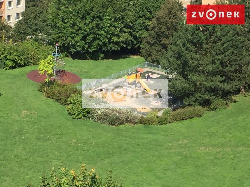 Byt 2+kk Zlín, Pod Křiby, terasa, stání venkovní pro auto, vybavený.