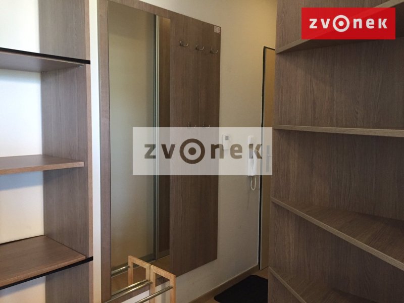 Byt 2+kk Zlín, Pod Křiby, terasa, stání venkovní pro auto, vybavený.