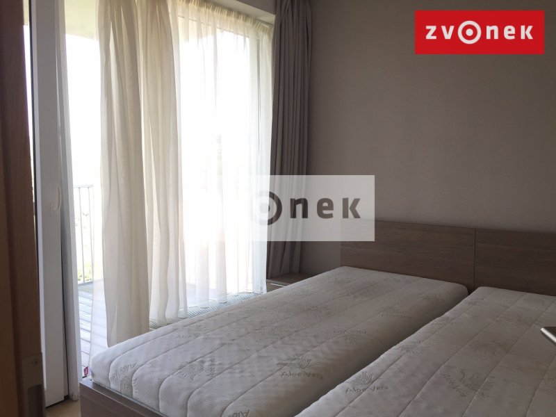 Byt 2+kk Zlín, Pod Křiby, terasa, stání venkovní pro auto, vybavený.