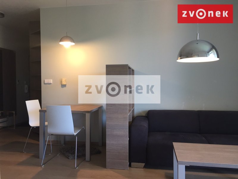 Byt 2+kk Zlín, Pod Křiby, terasa, stání venkovní pro auto, vybavený.