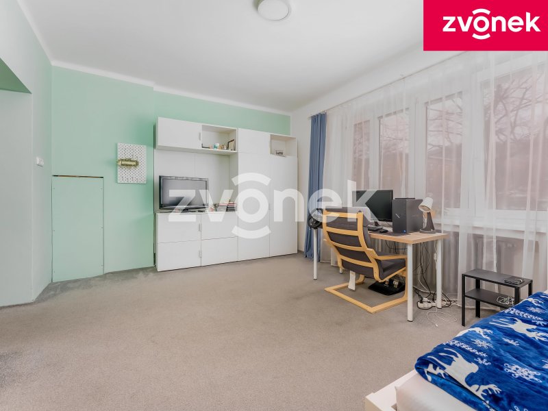 Prvorepubliková vila s bazénem a velkým pozemkem u centra Zlína – Tř. T. Bati