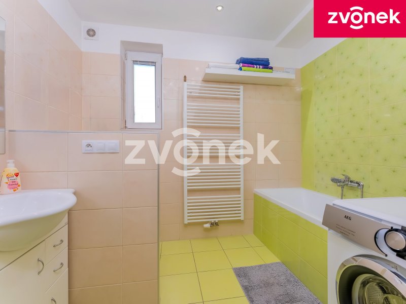 Prvorepubliková vila s bazénem a velkým pozemkem u centra Zlína – Tř. T. Bati