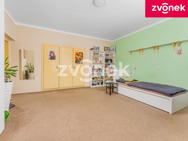 Prvorepubliková vila s bazénem a velkým pozemkem u centra Zlína – Tř. T. Bati