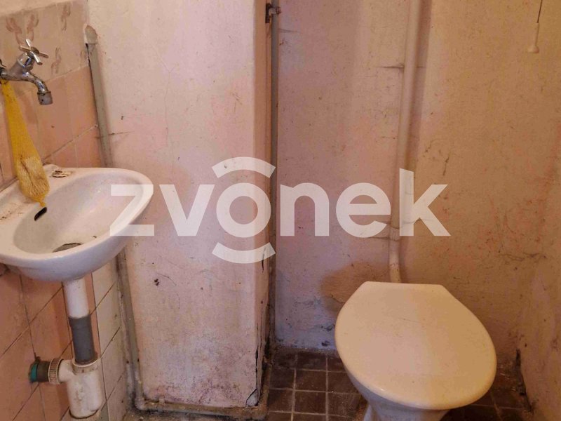 Prodej rodinného domu 2+1 v Hluku.