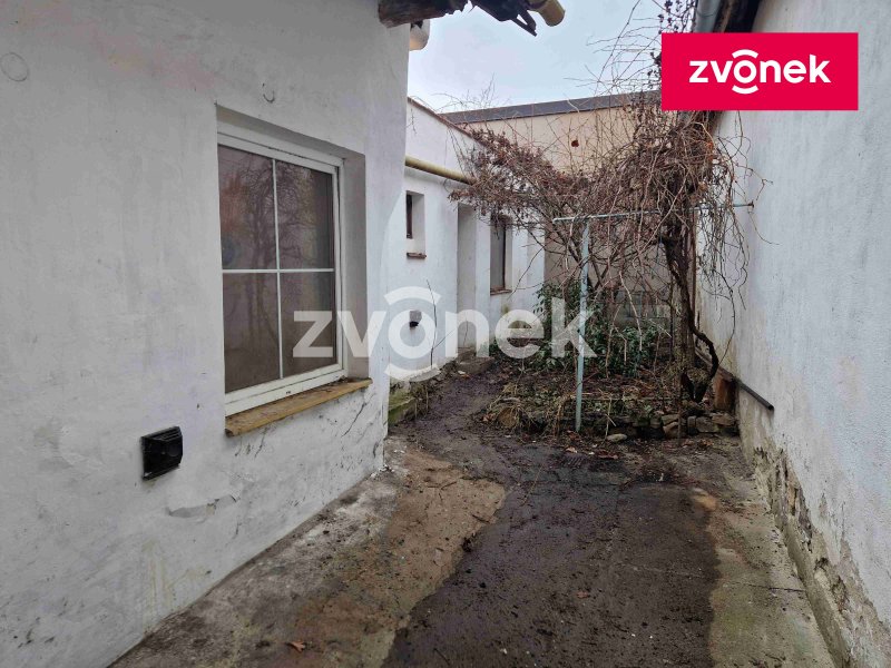 Prodej rodinného domu 2+1 v Hluku.