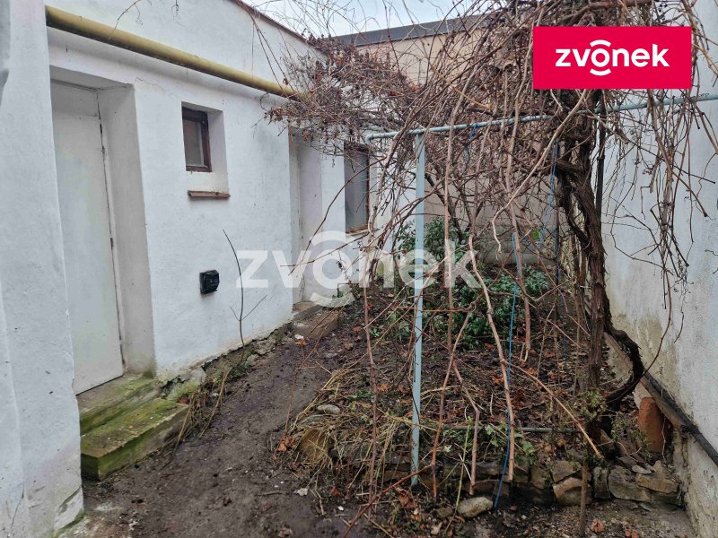 Prodej rodinného domu 2+1 v Hluku.