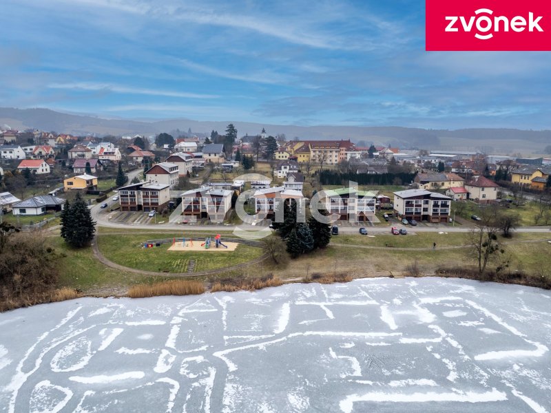 Víc než jen byt: 3+1 s výhledem na rybník, vlastní garáží, zahrádkou v Lukově