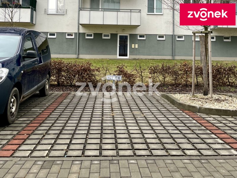 Pronájem parkovacího místa vedle nemocnice - ul. Zahrádky