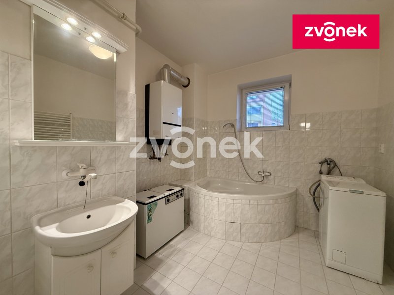 Prodej bytu 2+1 s lodžií a garáží Kroměříž, Talichova