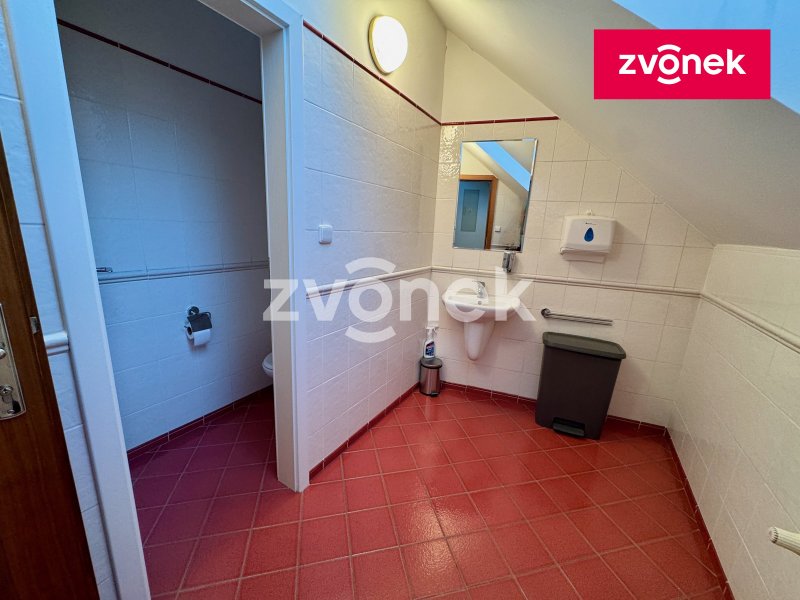 Pronájem kancelářské budovy Zlín - Vršava