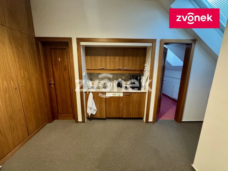 Pronájem kancelářské budovy Zlín - Vršava