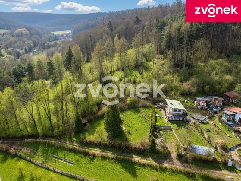 Prodej slunného pozemku s chatkou v Malenovicích, 616 m²