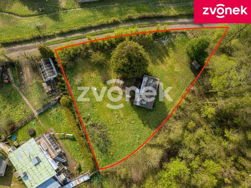 Prodej slunného pozemku s chatkou v Malenovicích, 616 m²