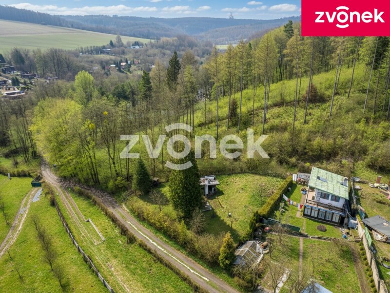 Prodej slunného pozemku s chatkou v Malenovicích, 616 m²