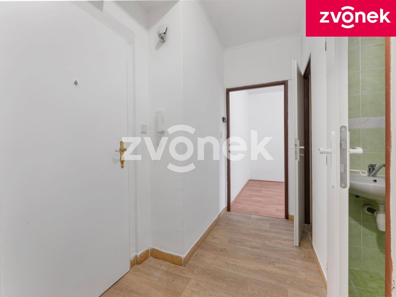 Prodej bytu 1+1, 34 m² + balkon + 2 sklepy, Bojkovice – ul. Tovární