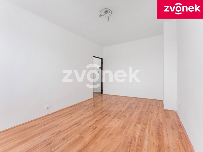 Prodej bytu 1+1, 34 m² + balkon + 2 sklepy, Bojkovice – ul. Tovární