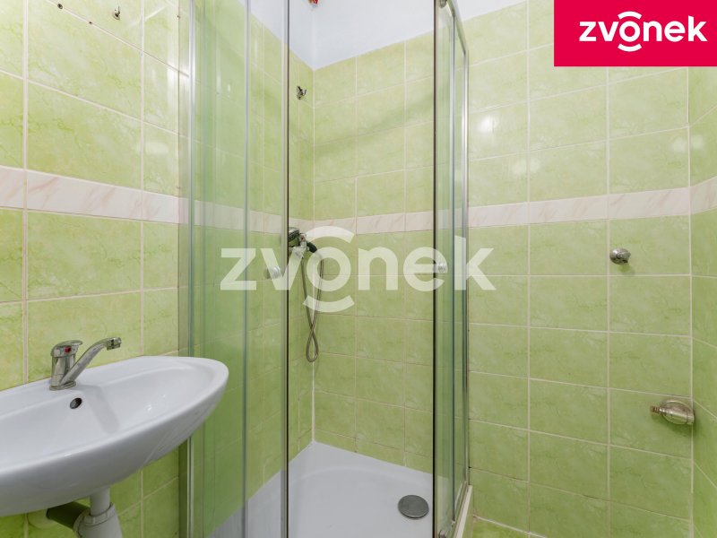 Prodej bytu 1+1, 34 m² + balkon + 2 sklepy, Bojkovice – ul. Tovární
