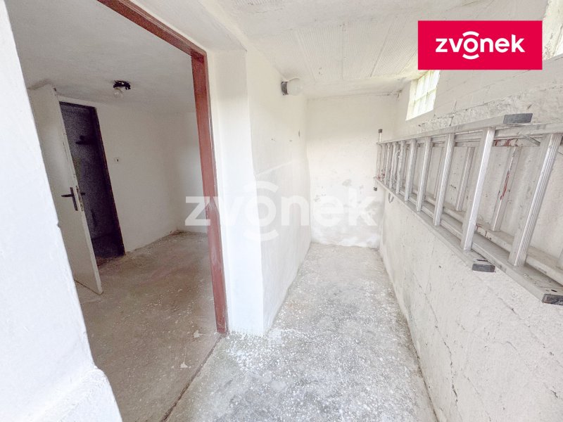 Chata Zlín - Malenovice, velká zahrada 367 m2, skleník