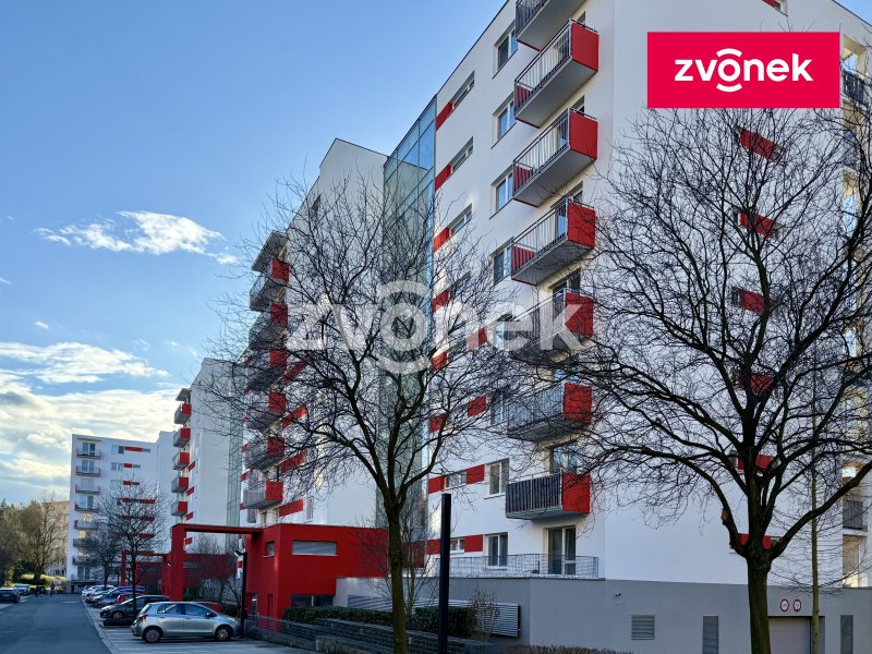 Byt 2+kk Zlín, Pod Křiby, terasa, stání venkovní pro auto, vybavený, ihned k nastěhování.