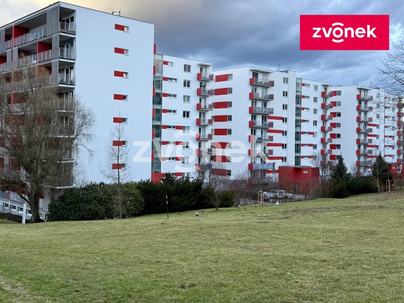 Byt 2+kk Zlín, Pod Křiby, terasa, stání venkovní pro auto, vybavený, ihned k nastěhování.