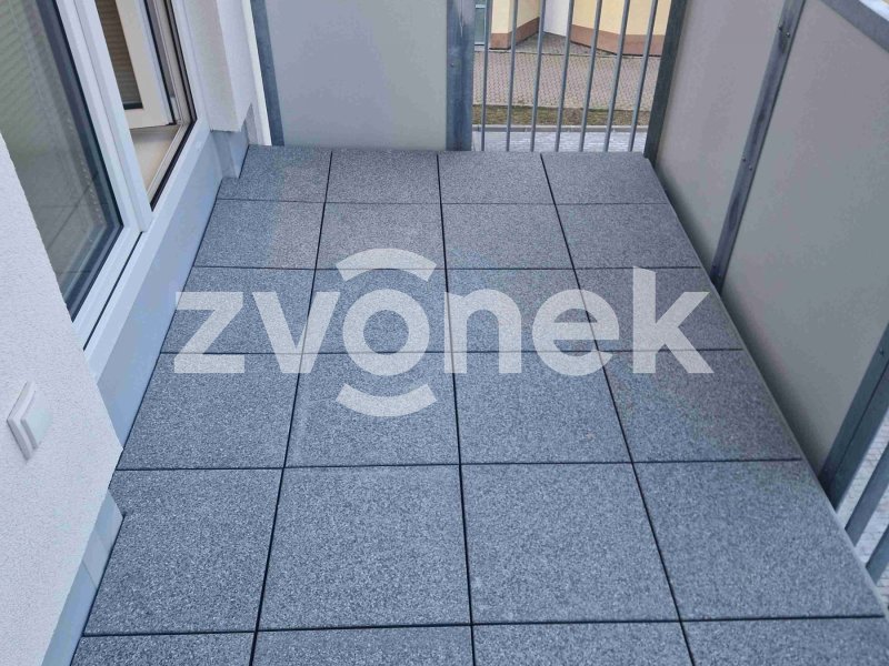 Pronájem novostavby bytu 1+kk na Zahrádkách.