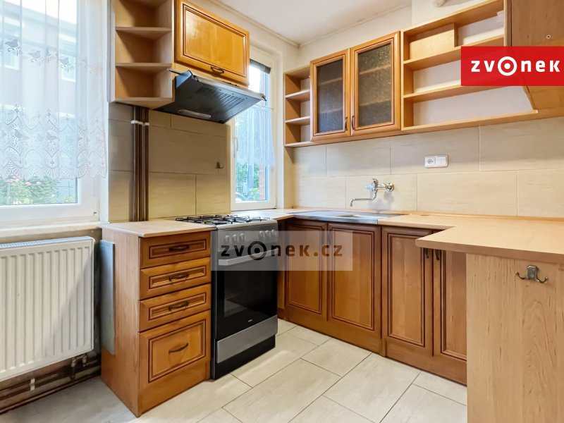 Pronájem Baťovského čtvrtdomku s vlastní garáží a venkovním krytým posezením, Zlín - Letná