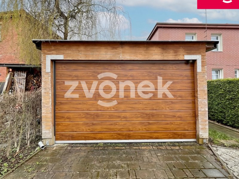 Pronájem Baťovského čtvrtdomku s vlastní garáží a venkovním krytým posezením, Zlín - Letná