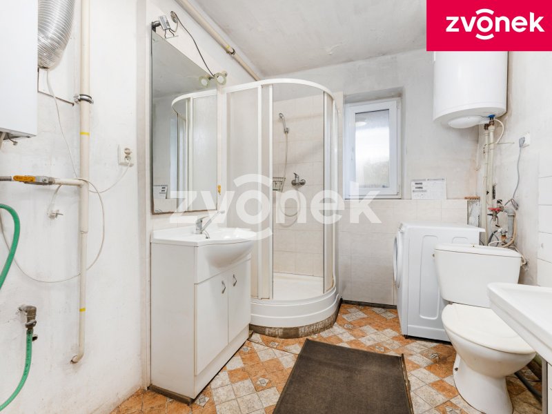 Rodinný domek Bohuslavice u Zlína, garáž, zahrada