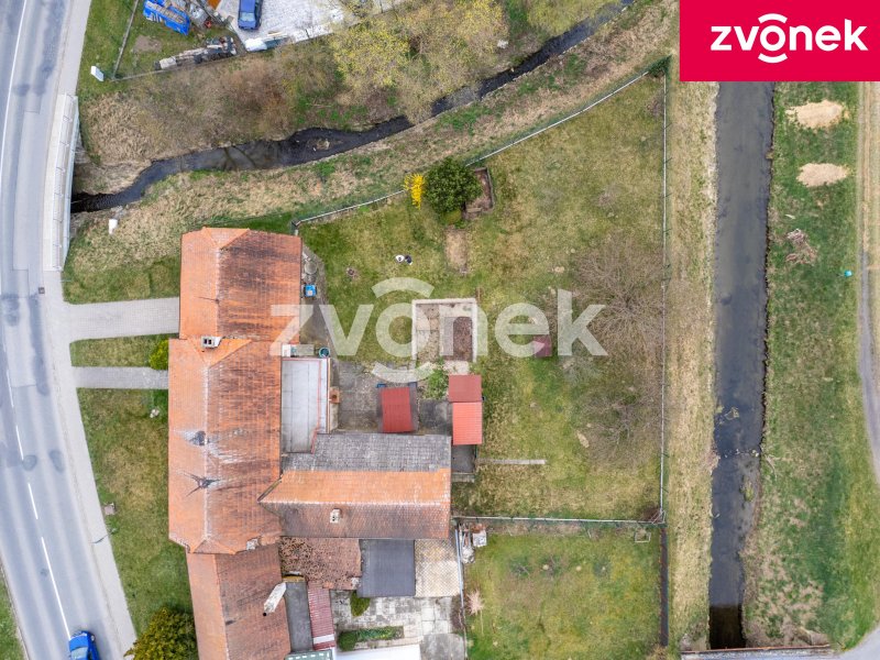 Prostorný rodinný dům se zahradou 1 050 m², garáží a velkým potenciálem – Bílovice u Uherského Hradiště